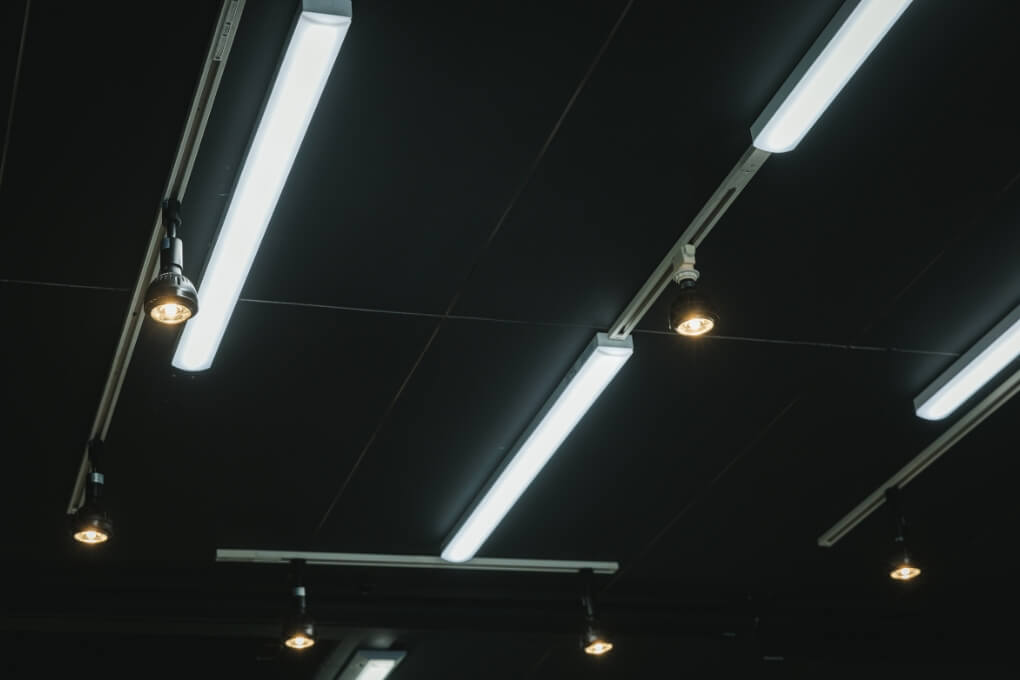 あらゆる状況の光を再現する4種類の照明設備