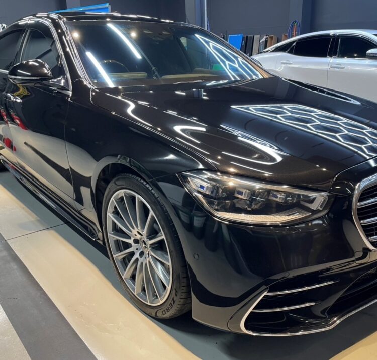 メルセデスベンツ Sクラス フロントガラスにゴーストフィルムを施工しました。長泉町T様